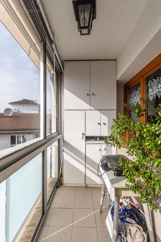 balcony