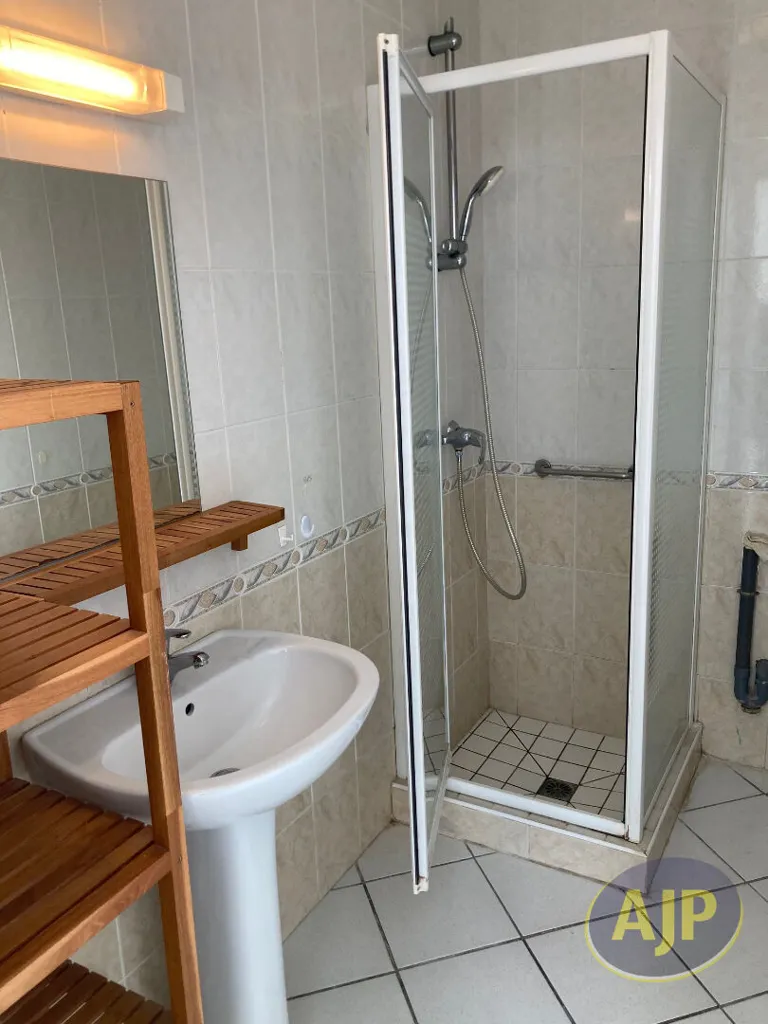 Vannitoad - 3-Room Flat with Parking in Lamarque