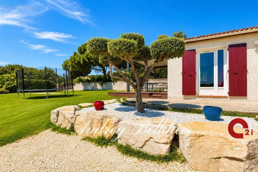 Esterno - Detached House with Constructible Land in Sauzet