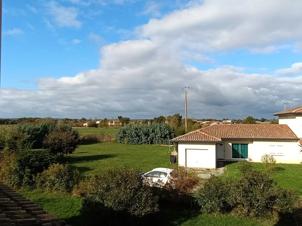 Jardin - Villa 3 Pièces avec Terrasses à St-Lys