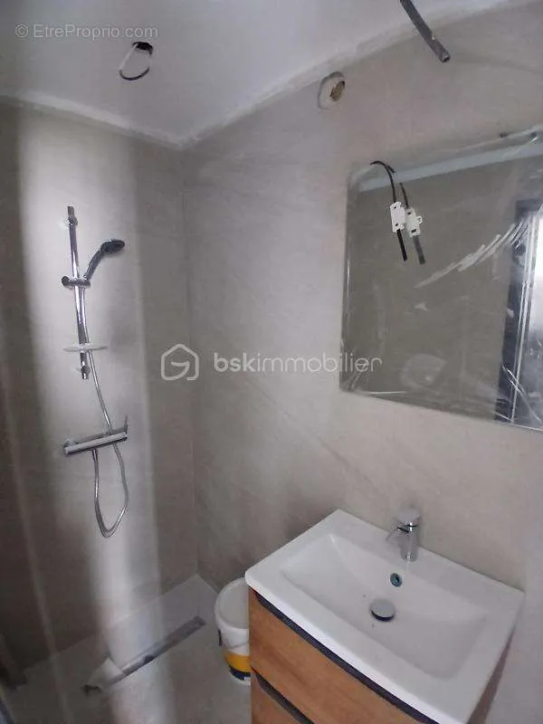 Salles de bain - Appartement Duplex Neuf en Rez de Jardin à Saint-Claude
