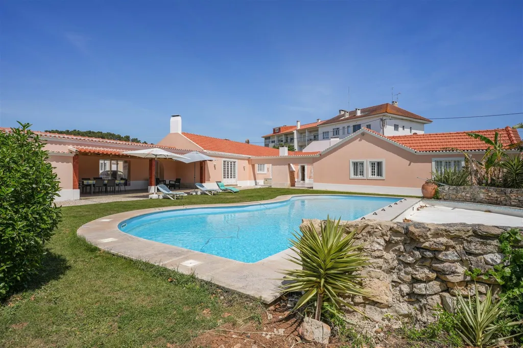 Piscine - Renovated Villa with Pool in S. Pedro do Estoril