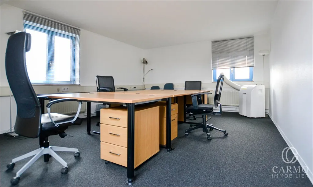 Kabinet - Modern Office with Fibre Optic in Strassen
