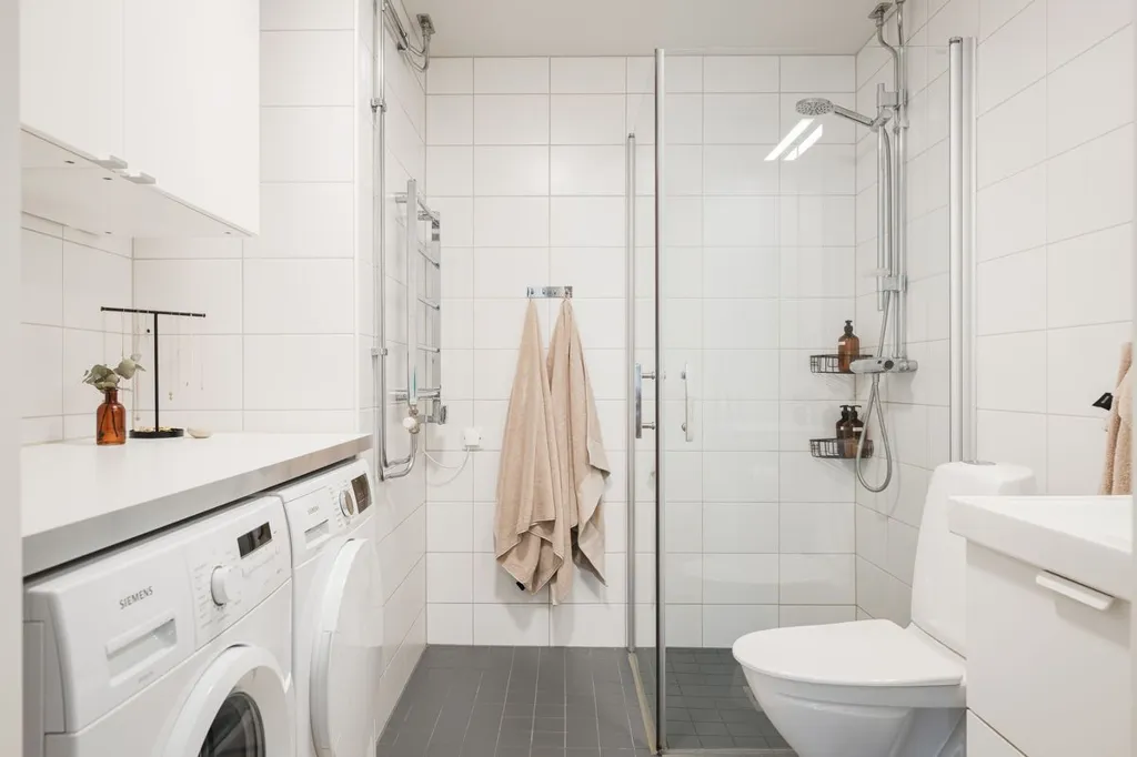 Bathrooms - Apartment with South-Facing Balcony in Västra Hamnen