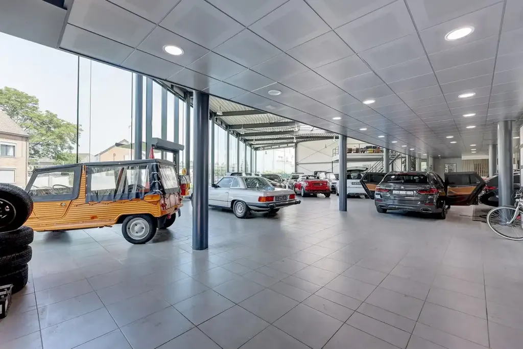 Garaje - Showroom with Water View on Dendermonde-Zele Link Road