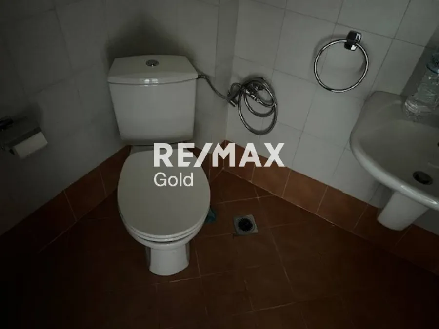 Bathrooms - Office with Sea View in Thessaloniki Centre