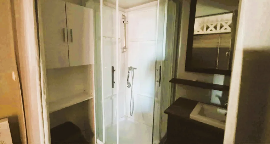 Bathrooms - Loft Flat with Dégagée View in Blanc Four