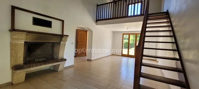 Elutuba - Traditional Villa with South-Facing Garden in Correns