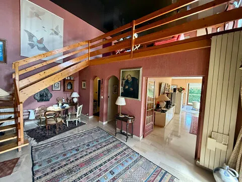 Pièces - Maison d'Architecte avec Terrain à Madonne et Lamerey