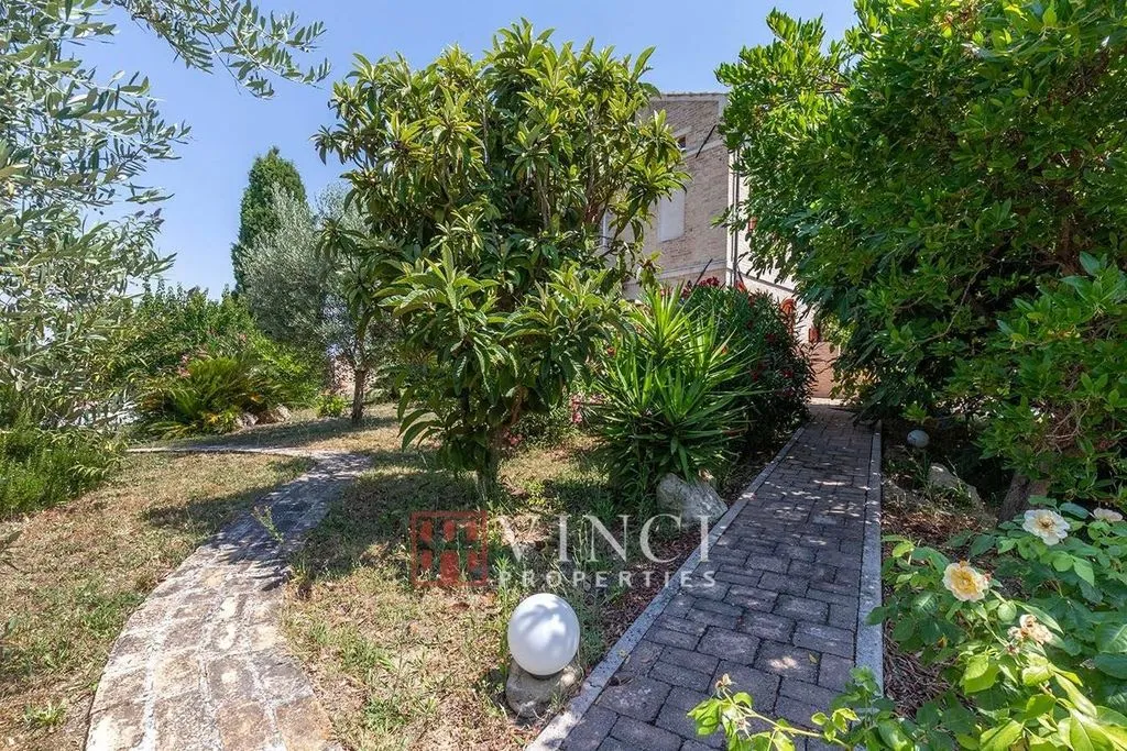Aed - Rustic Casale with Pool in Montefiore dell'Aso