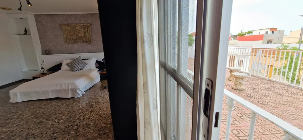 Magamistoad - Spacious House with Terrace in Moncada