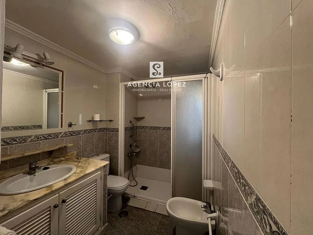Salles de bain - Renovated Flat with Sea View in Urban Centre