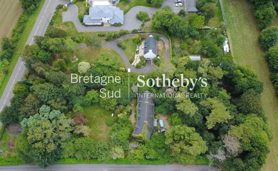Vue aérienne - Demeure d'Architecte en Pierre avec Parc à Douarnenez