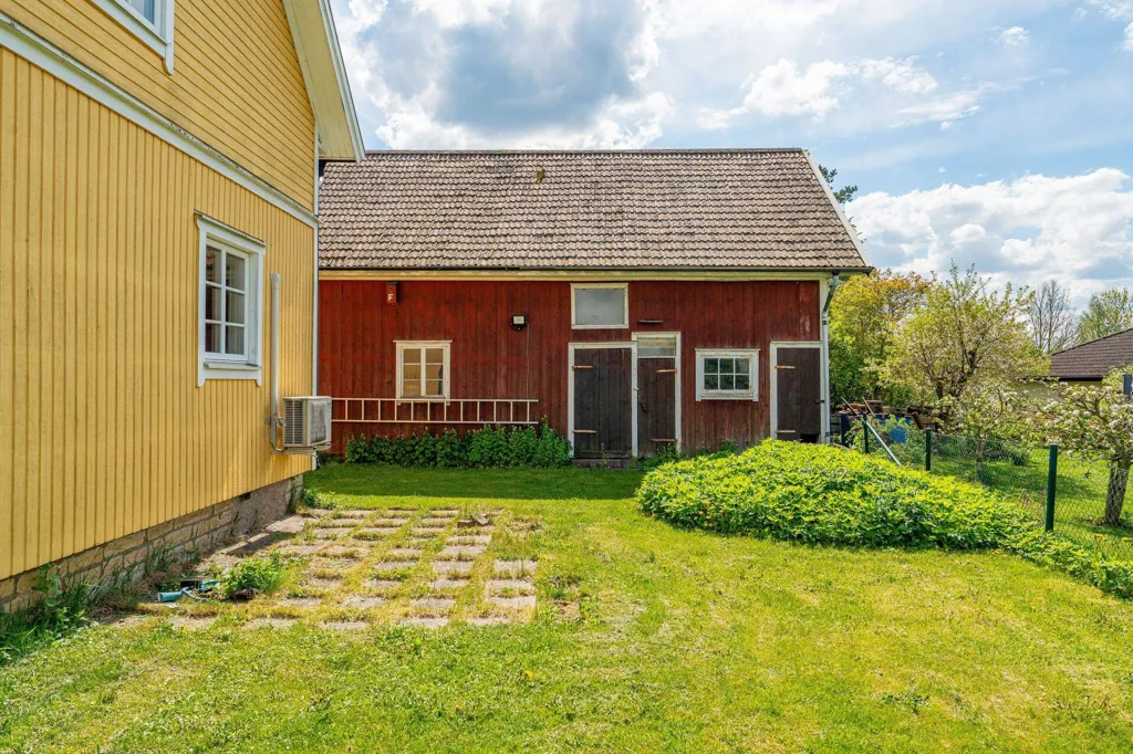 Aed - Family Villa with Workshop in Varnhem