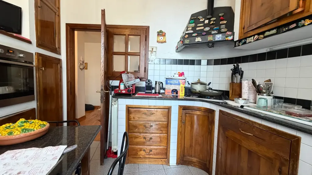 Cucina - Appartamento con terrazza e mansarda a Firenze