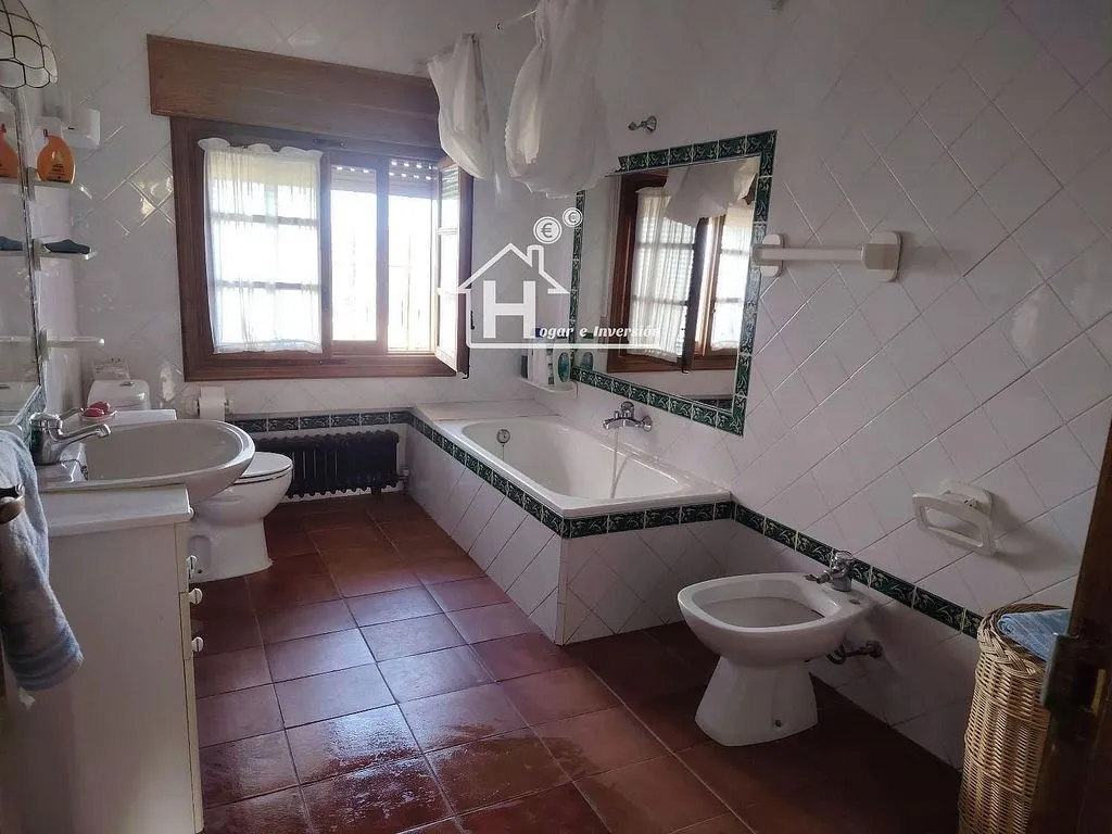 Bathrooms - Chalet with Large Plot in Trijueque