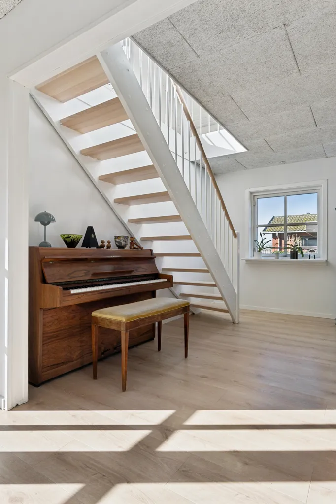 Pièces - Modernised Villa with Open View in Højby