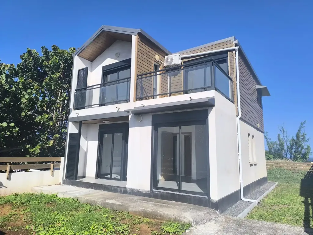 Exterior - House with Sea View in Manapany Les Bains