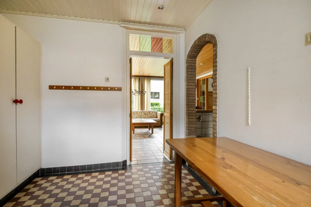 Söögituba - Free-Standing House with Garden in Breda