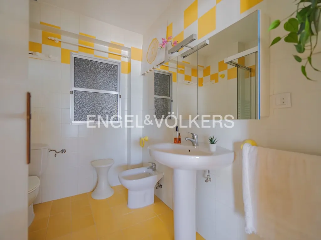 Bathrooms - Beachfront Apartment with Sea View in El Campello