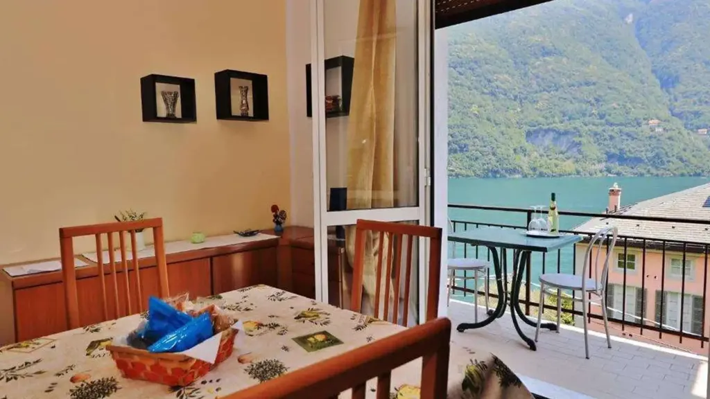 Söögituba - Villa with Lake View in Laglio
