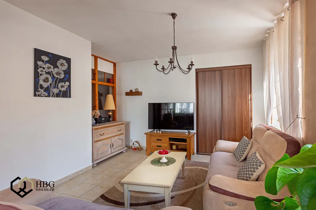 Elutuba - Spacious 4-Bedroom Apartment with Terrace in Seebach