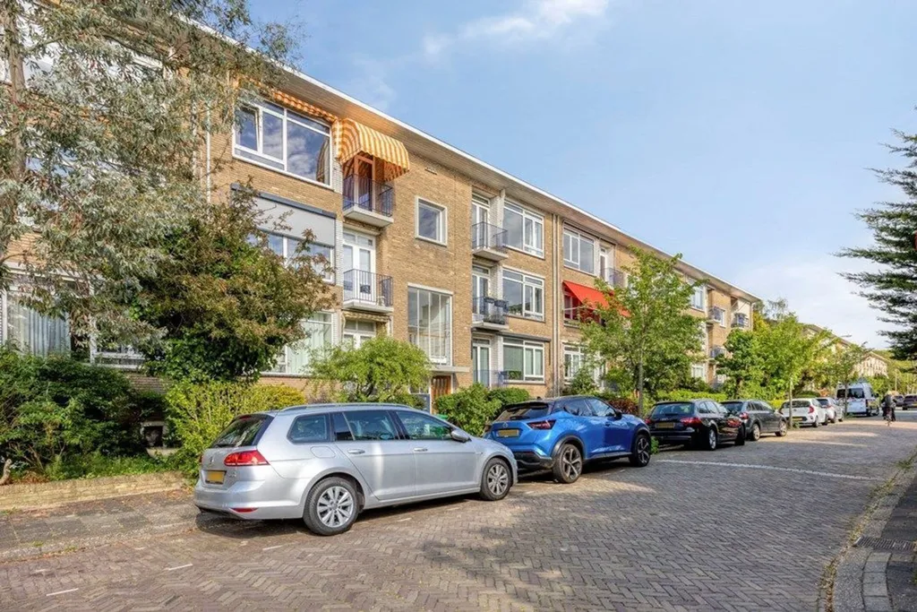 Välivaade - Bright Two-Bedroom Portiekflat in Benoordenhout