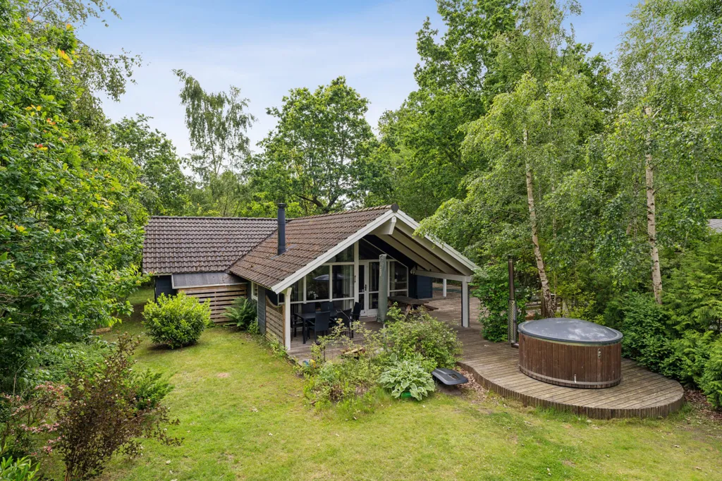 Giardino - Summer House with Garden in Rønde