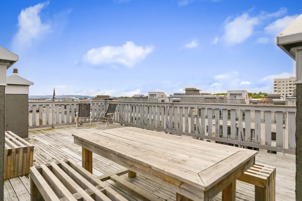 Terrazza - 3-Bedroom Apartment with Balcony in Grünerløkka