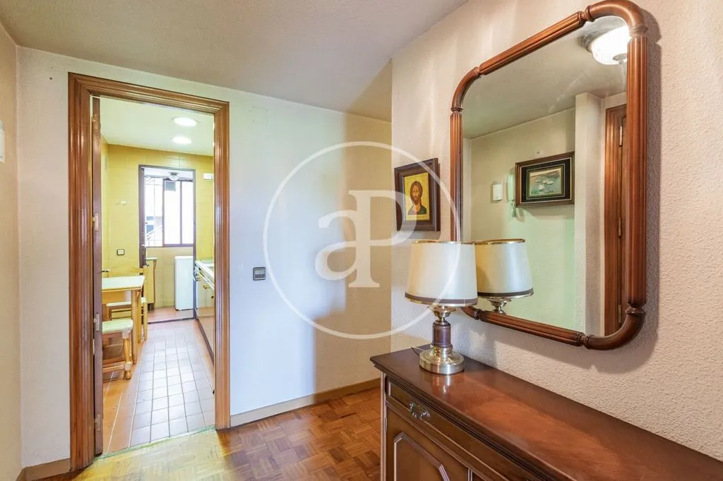 Esik - Luxury Apartment with River Views in Madrid