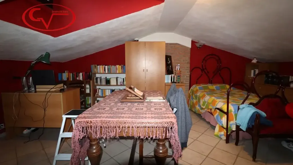Bedrooms - Terraced Villa with Garden in Montevarchi