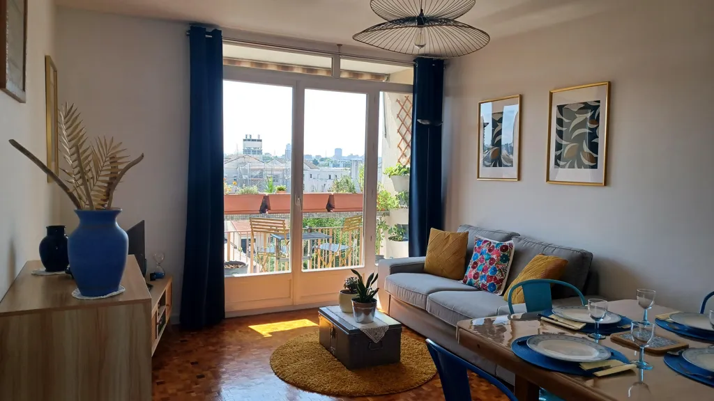Elutuba - Renovated Flat with Balcony in Drancy Centre