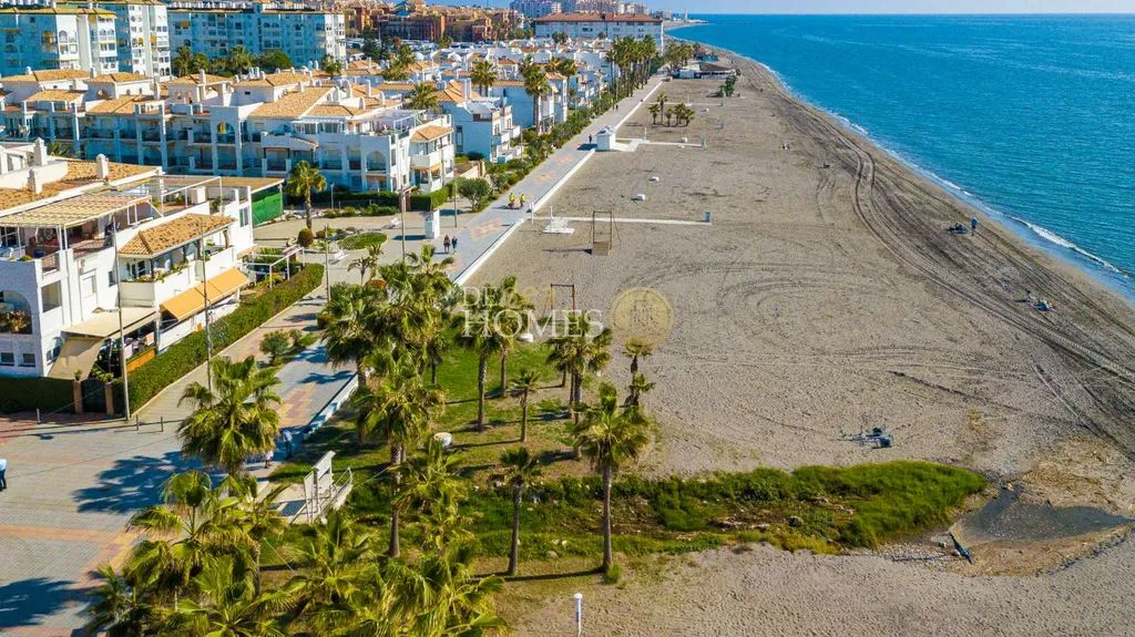Beachfront Flat with Direct Beach Access in Torrox