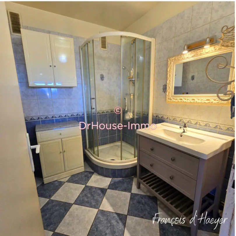 Salles de bain - Appartement avec Potentiel d'Extension à Dieppe
