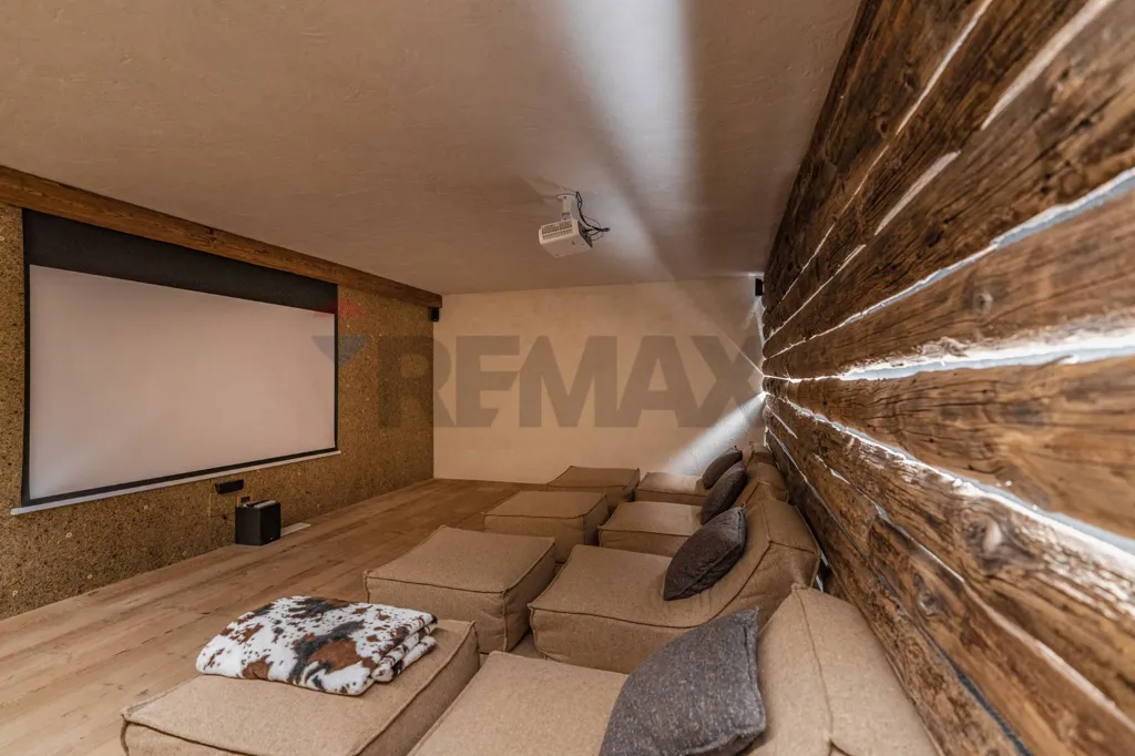 Toad - Luxury Chalet with Private Helipad in Arabba