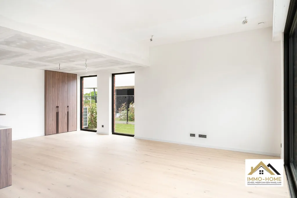 Elutuba - Modern House with Solar Panels near Lokeren