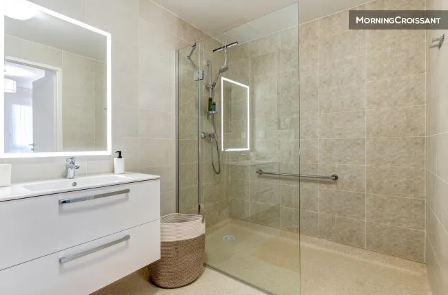 Salles de bain - Appartement Rénové avec Parking à Rueil