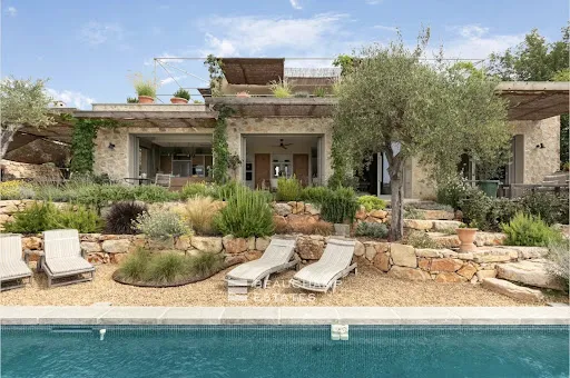 Piscine - Villa de Luxe avec Piscine à Valbonne