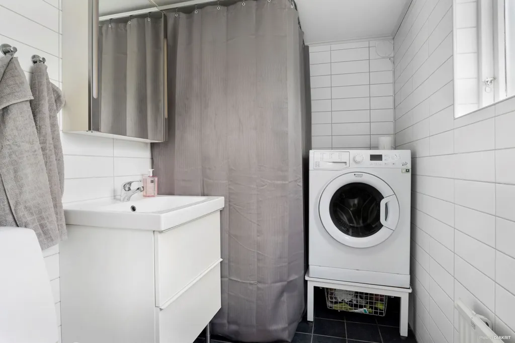 Bathrooms - Villa with Garden in Hemmestorp