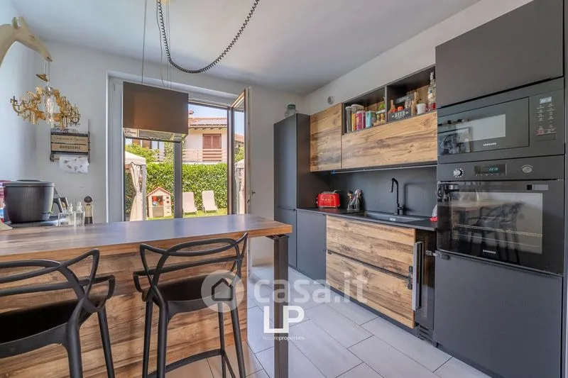 Cuisine - Bifamiliar Villa with Pool in Sesto Calende