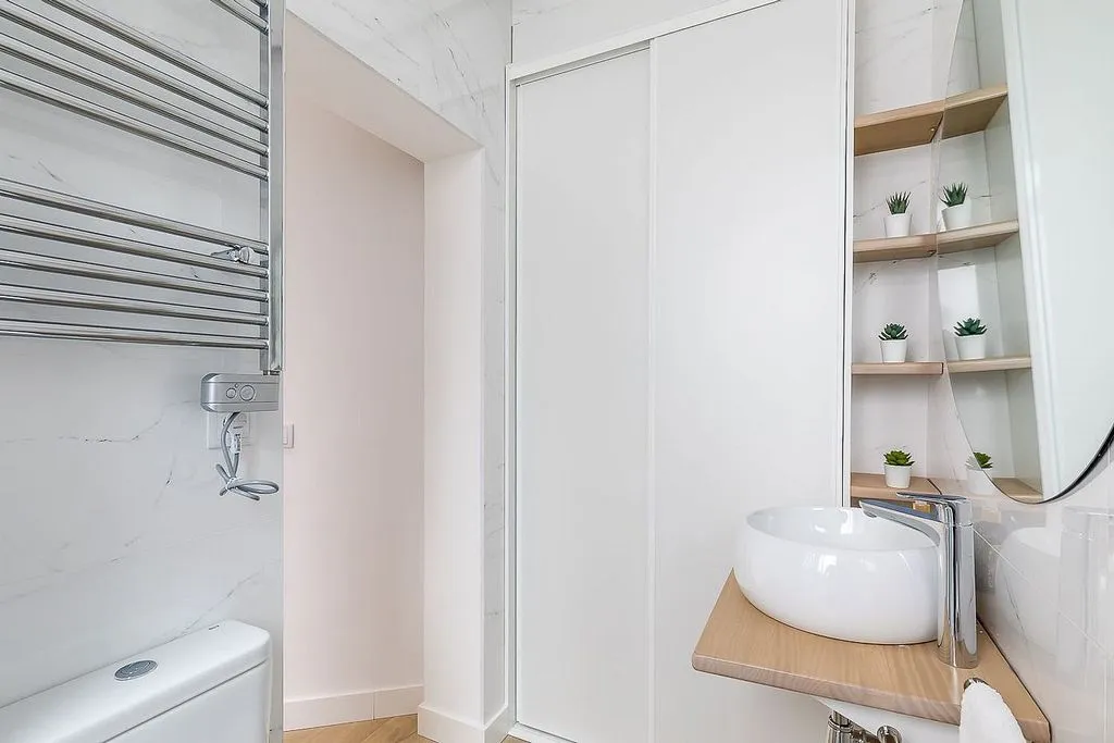 Bathrooms - Modern Studio with Air Conditioning in Salamanca