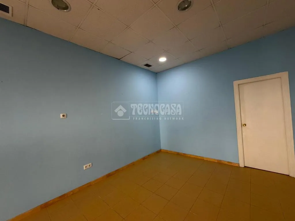 Toad - Commercial Space in Cerro Amate, Sevilla