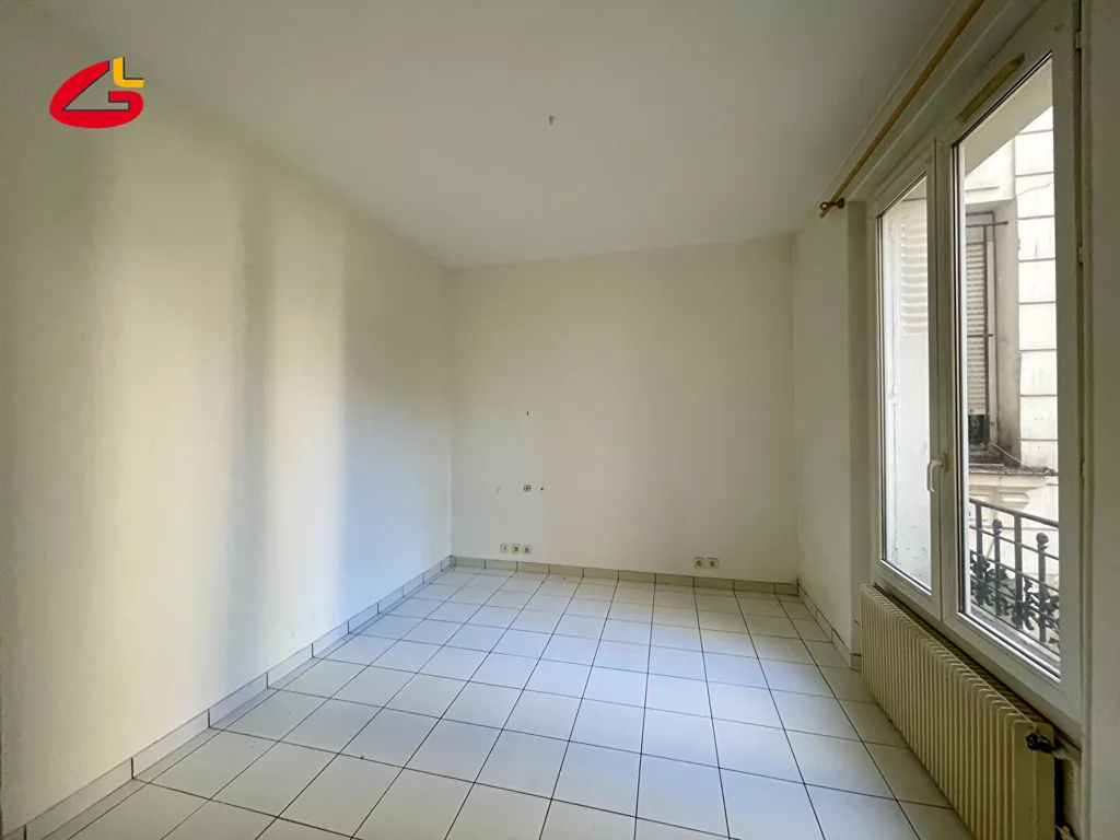 Stanze - Three-Piece Flat with Double Exposure in Le Perreux
