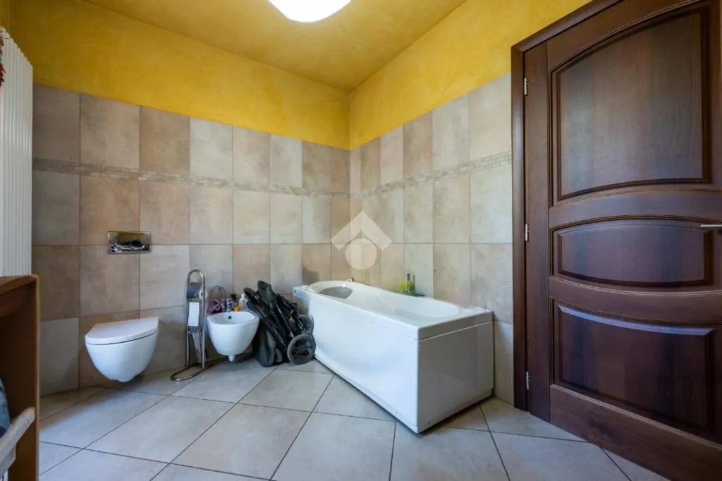 Salles de bain - Terraced Villa with Garden in Revello