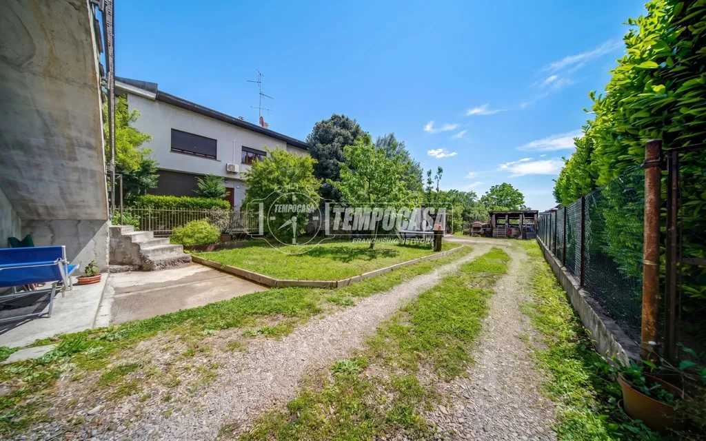 Jardin - Bifamiliar Villa with Garden in Somma Lombardo