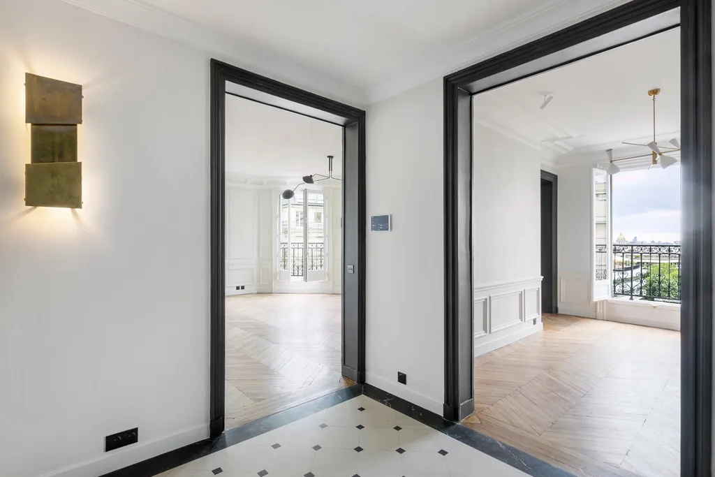 Entrée - Appartement Rénové avec Vue sur la Tour Eiffel à Paris 16e