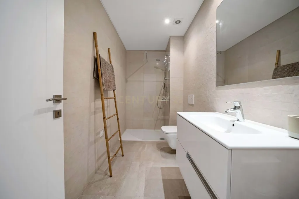 Bathrooms - Modern Apartment with Sea View in Albufeira