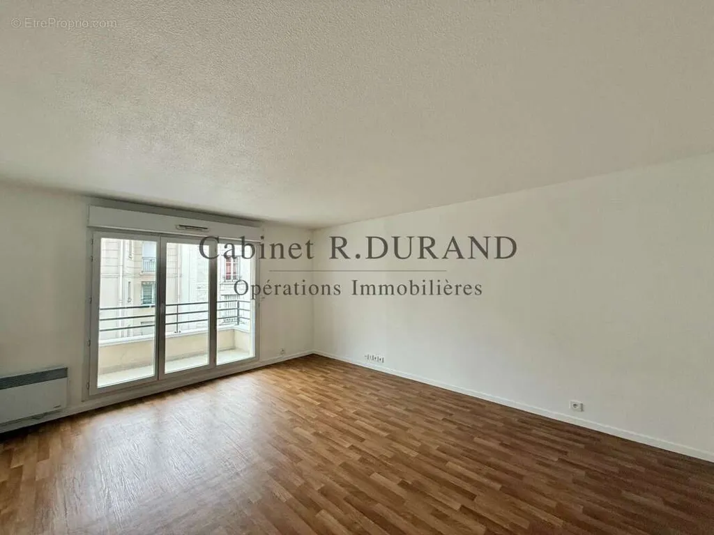 Séjour - Appartement avec Balcon à Colombes