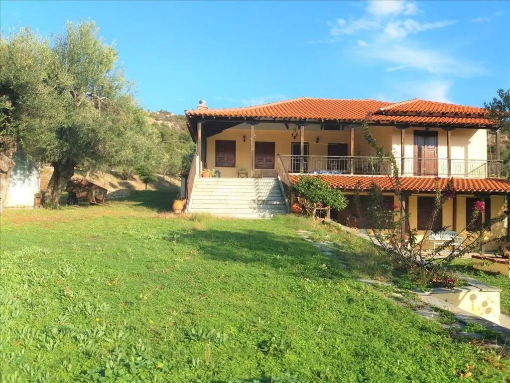 8-toaline maja asukohas Sithonia