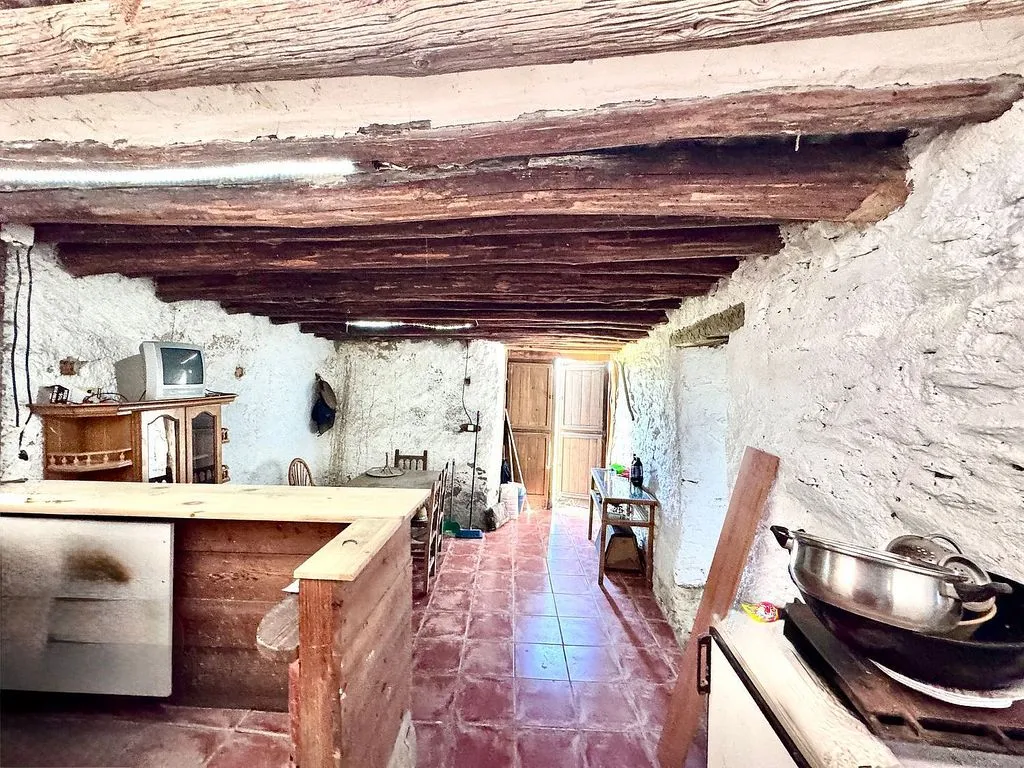 Köök - Rustic Finca with Water Source in Sierra de Júbar